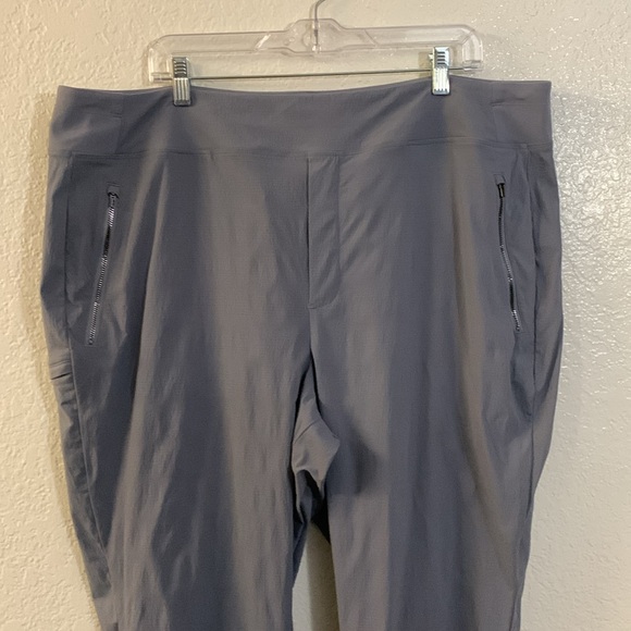 ATHLETA Travel Pants, Plus Size, Front Zippered Pockets, High Rise Sz. 20/EUC - Picture 3 of 16
